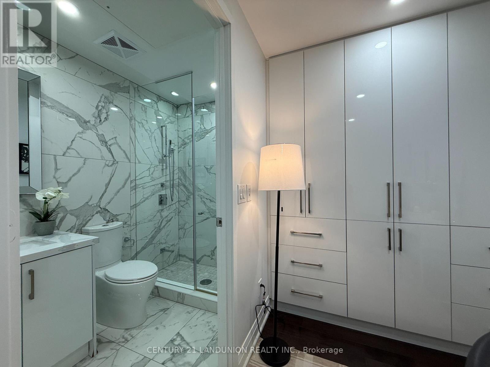 1508 - 1 Bloor Street E, Toronto, ON - Indoor Photo Showing Bathroom