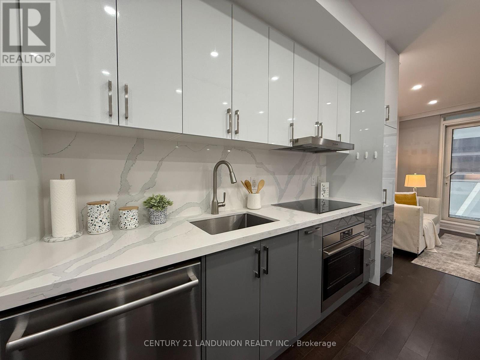 1508 - 1 Bloor Street E, Toronto, ON - Indoor Photo Showing Kitchen With Upgraded Kitchen