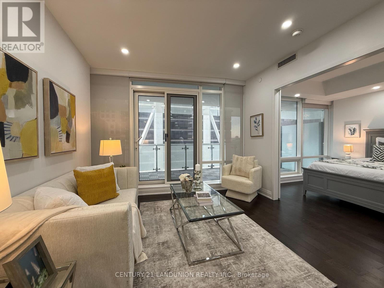 1508 - 1 Bloor Street E, Toronto, ON - Indoor Photo Showing Living Room