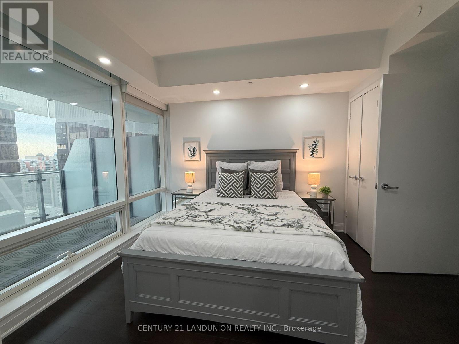 1508 - 1 Bloor Street E, Toronto, ON - Indoor Photo Showing Bedroom
