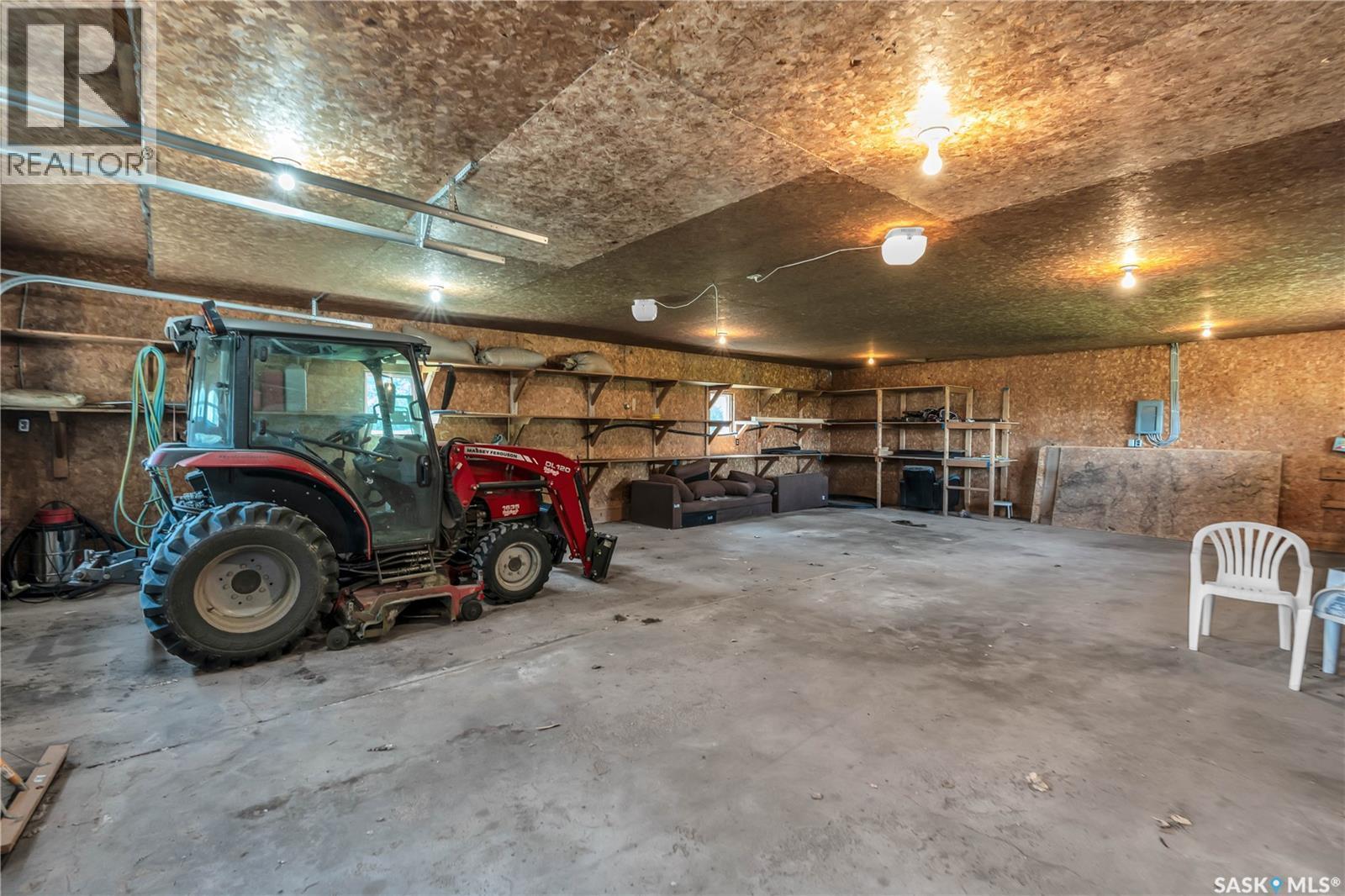 Blucher Rm No. 343, Saskatchewan - Indoor Photo Showing Garage