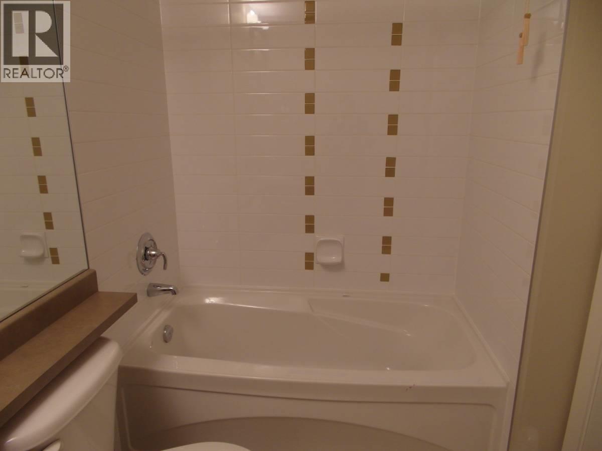 405 12350 Harris Rd, Pitt Meadows, BC - Indoor Photo Showing Bathroom