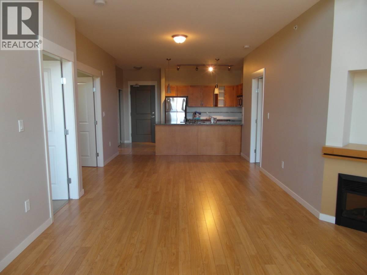 405 12350 Harris Rd, Pitt Meadows, BC - Indoor Photo Showing Other Room With Fireplace