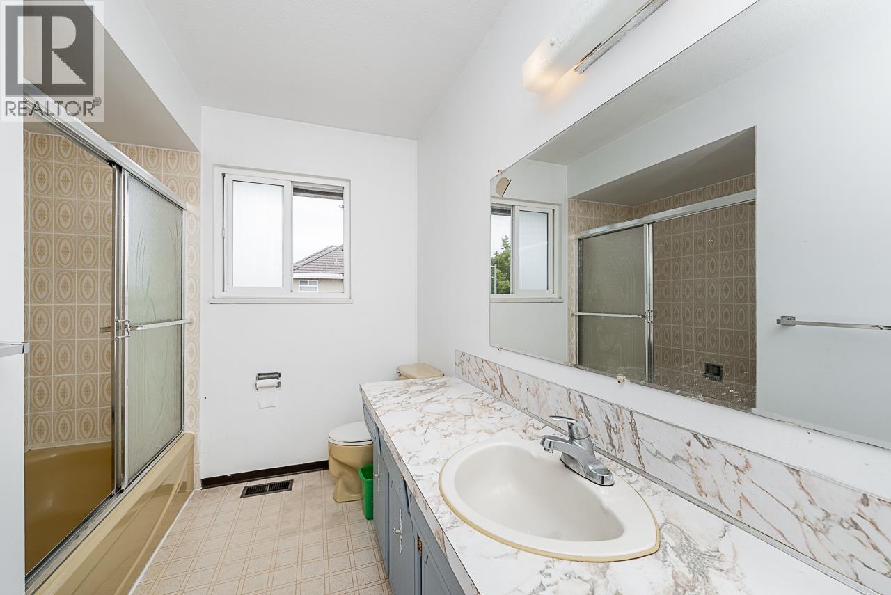 8391 Rideau Drive, Richmond, BC - Indoor Photo Showing Bathroom