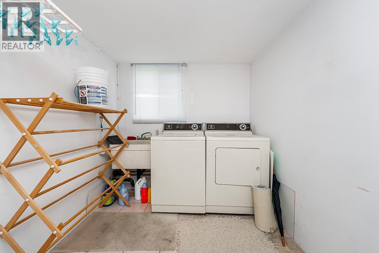 8391 Rideau Drive, Richmond, BC - Indoor Photo Showing Laundry Room