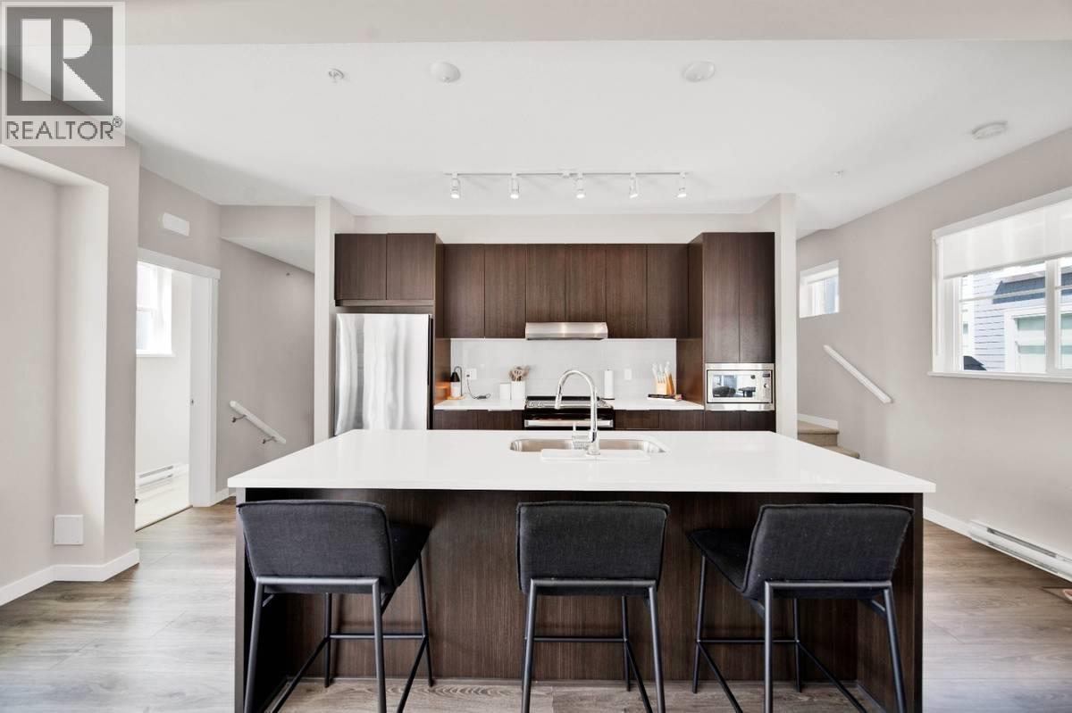2410 11280 Pazarena Pl, Maple Ridge, BC - Indoor Photo Showing Kitchen With Double Sink