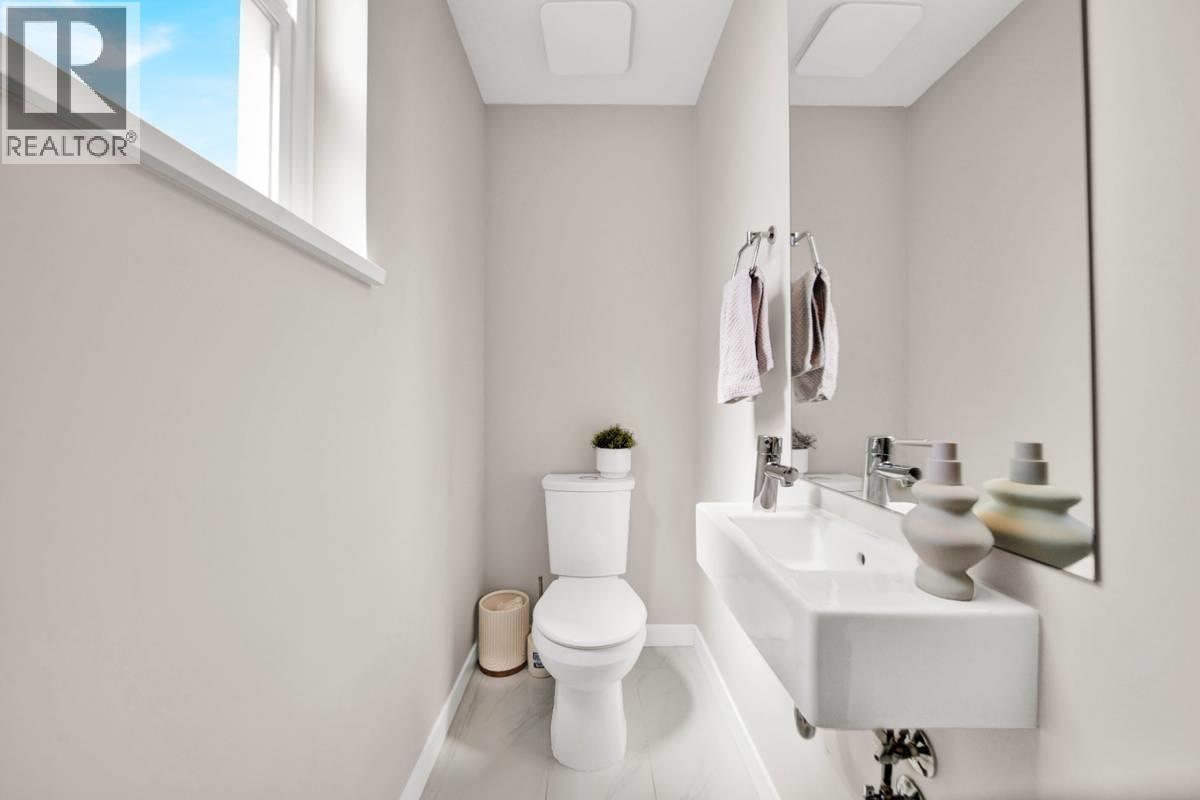 2410 11280 Pazarena Pl, Maple Ridge, BC - Indoor Photo Showing Bathroom