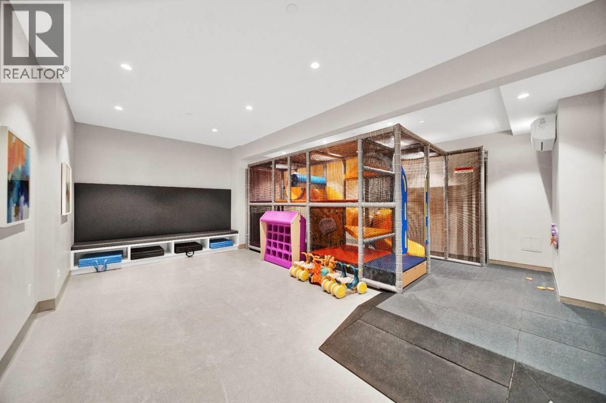 2410 11280 Pazarena Pl, Maple Ridge, BC - Indoor