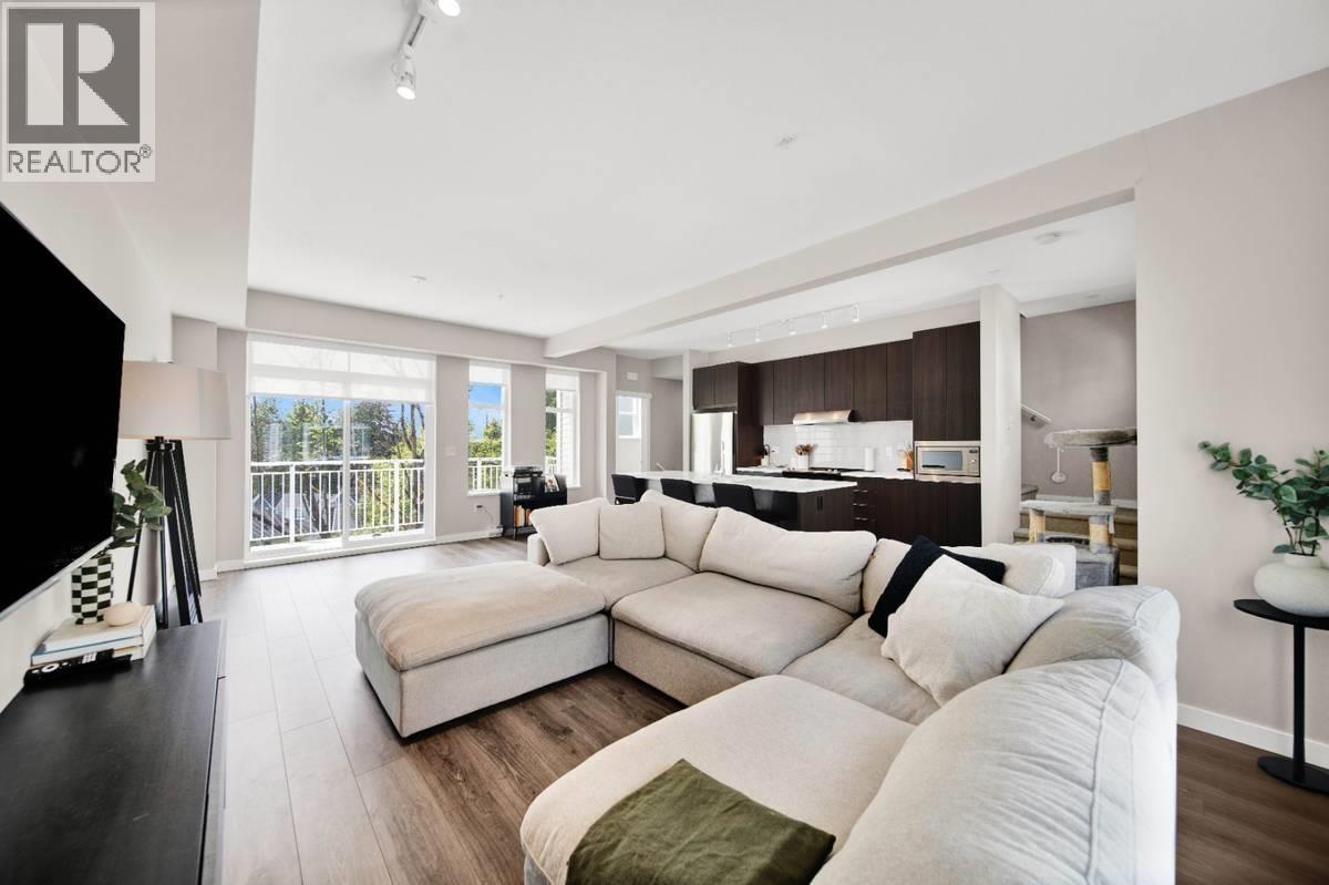 2410 11280 Pazarena Pl, Maple Ridge, BC - Indoor Photo Showing Living Room
