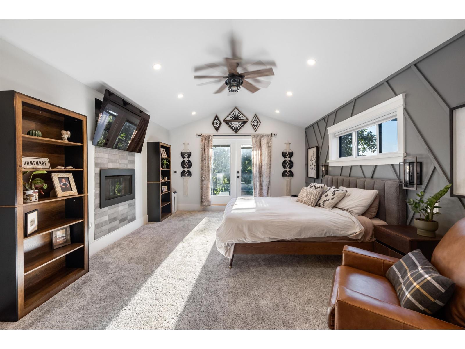 35294 Ewert Avenue, Mission, BC - Indoor Photo Showing Bedroom With Fireplace