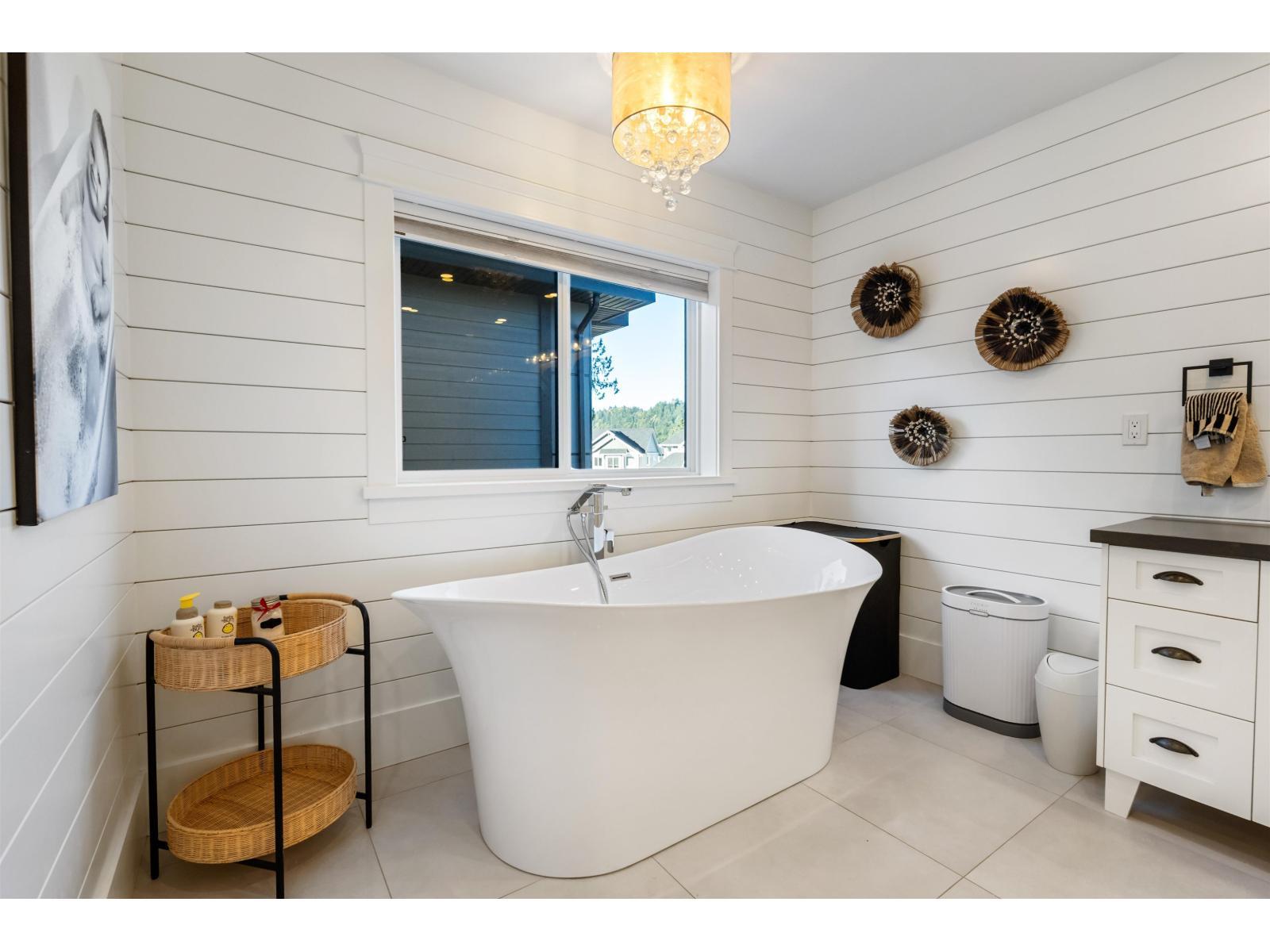 35294 Ewert Avenue, Mission, BC - Indoor Photo Showing Bathroom