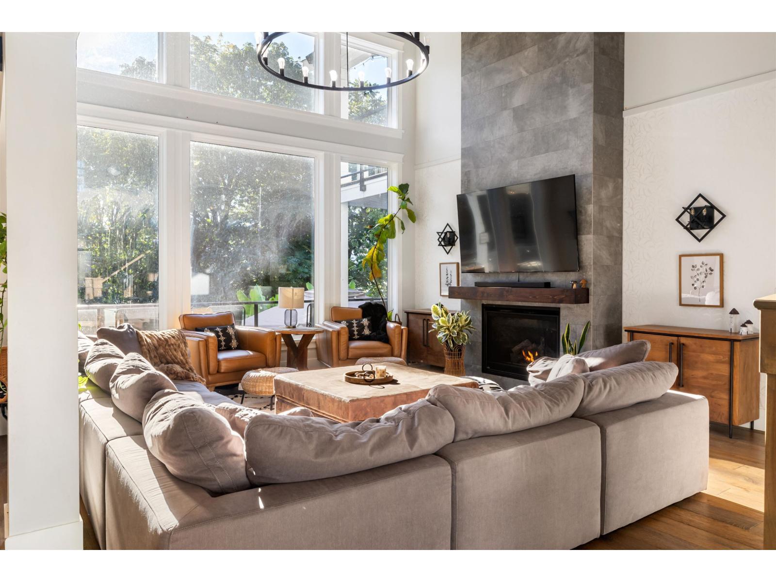 35294 Ewert Avenue, Mission, BC - Indoor Photo Showing Living Room With Fireplace