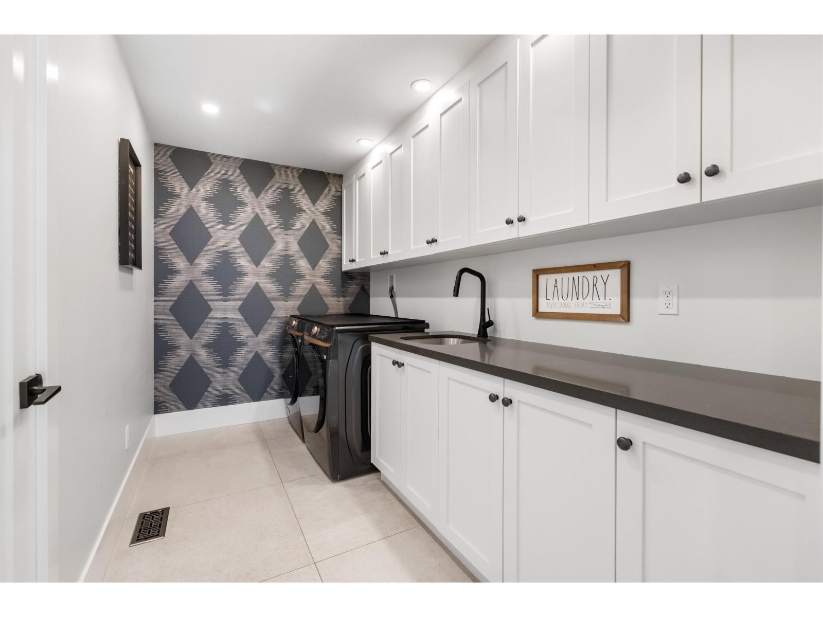 35294 Ewert Avenue, Mission, BC - Indoor Photo Showing Kitchen