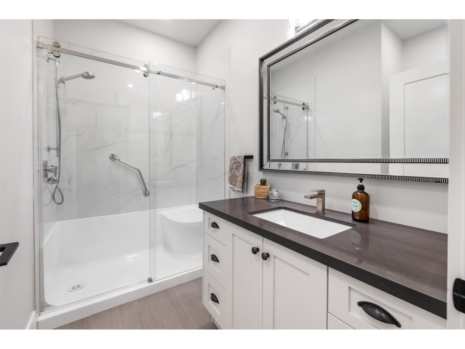 35294 Ewert Avenue, Mission, BC - Indoor Photo Showing Bathroom