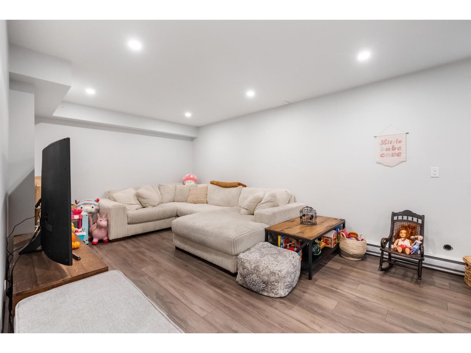 35294 Ewert Avenue, Mission, BC - Indoor