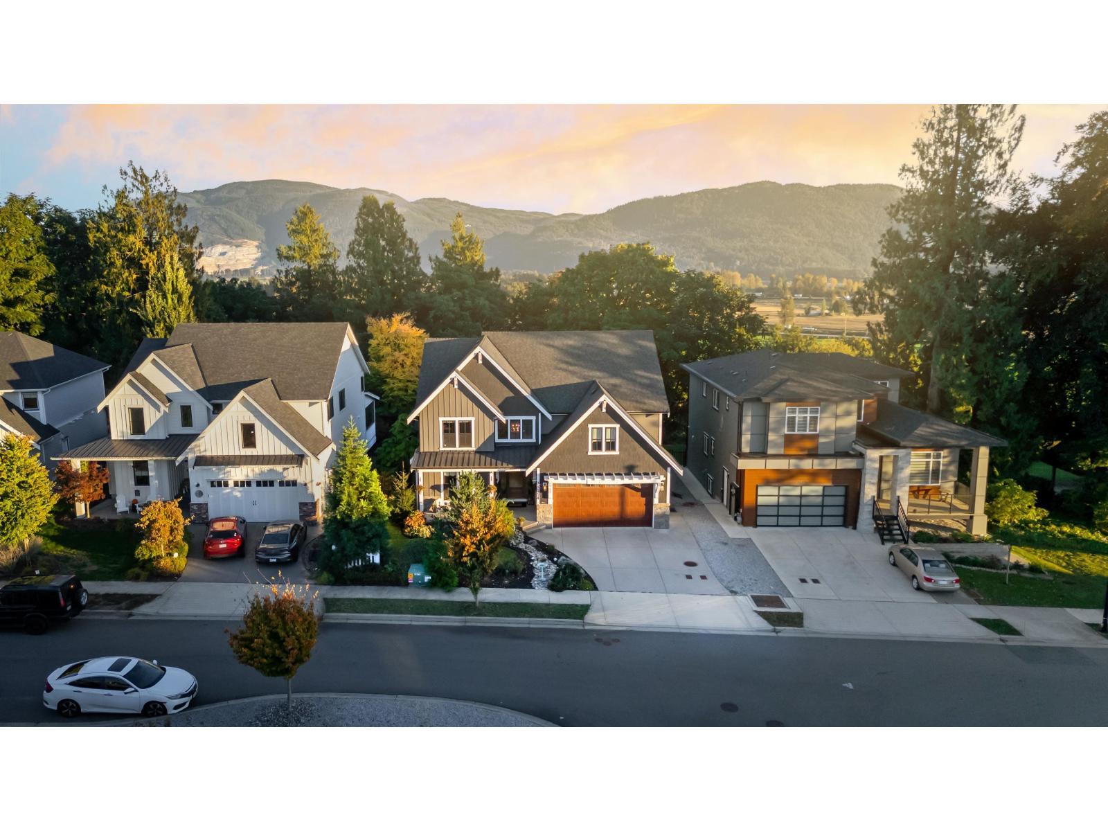 35294 Ewert Avenue, Mission, BC - Outdoor With Facade