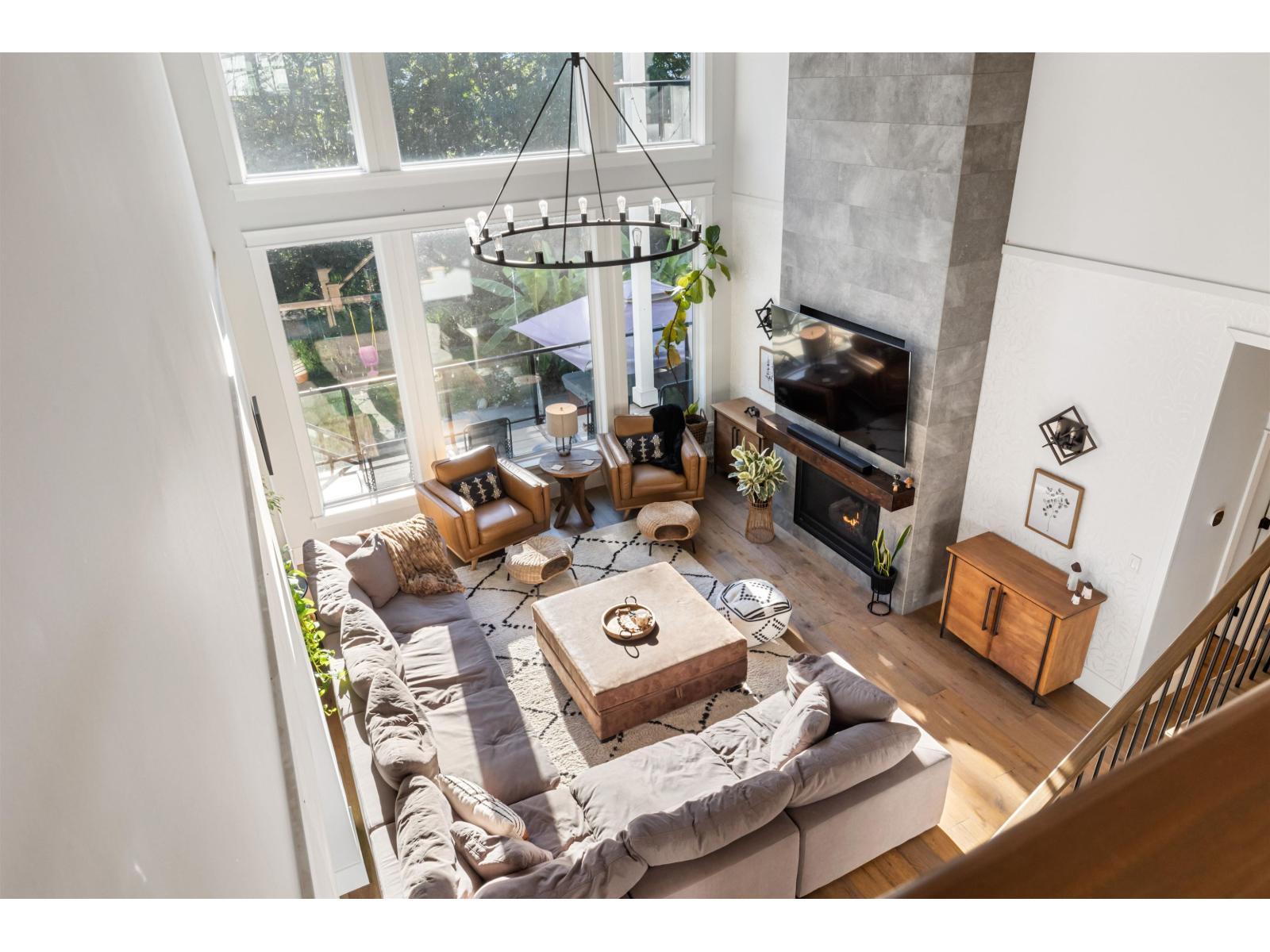 35294 Ewert Avenue, Mission, BC - Indoor With Fireplace