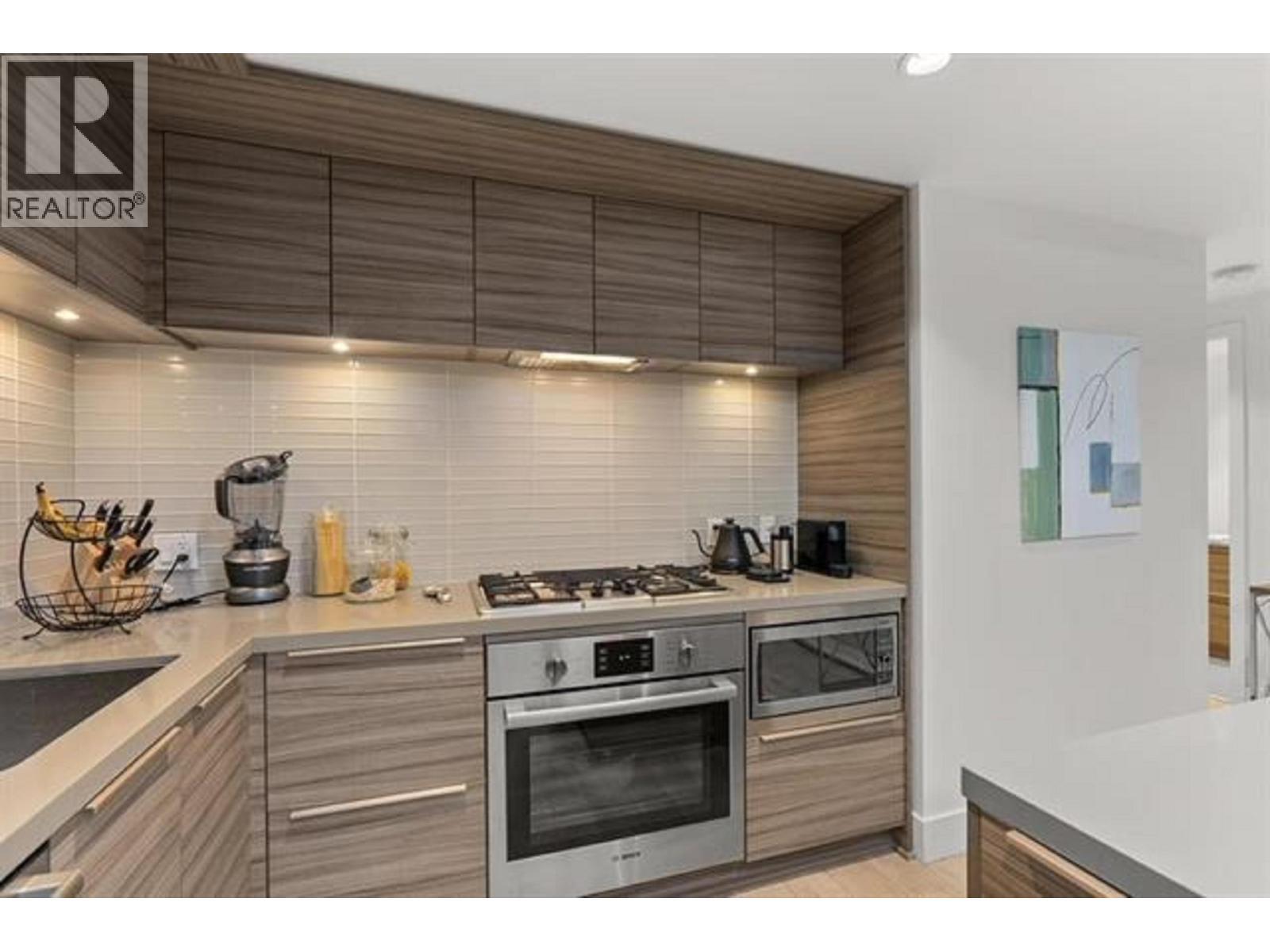 1909 1550 Fern Street, North Vancouver, BC - Indoor Photo Showing Kitchen