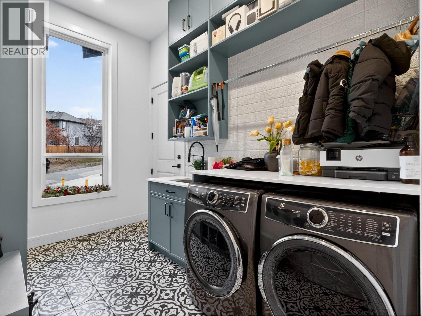 5300 Hedeman Court, Kelowna, BC - Indoor Photo Showing Laundry Room