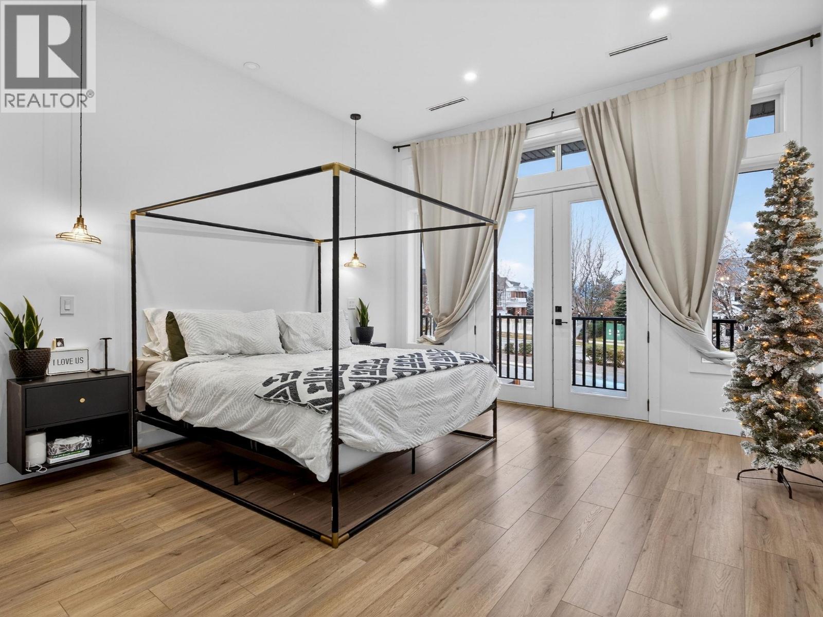 5300 Hedeman Court, Kelowna, BC - Indoor Photo Showing Bedroom