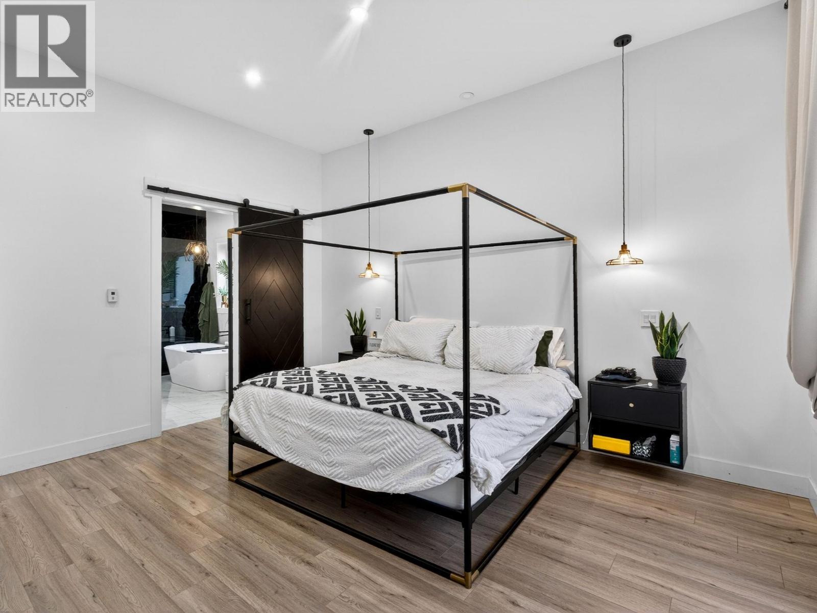 5300 Hedeman Court, Kelowna, BC - Indoor Photo Showing Bedroom