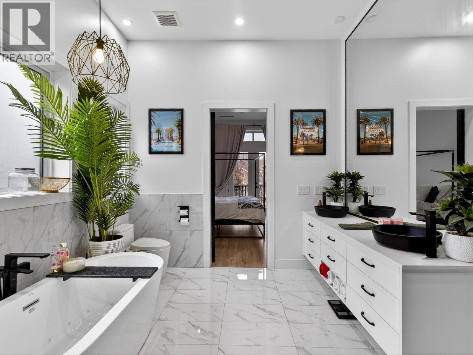 5300 Hedeman Court, Kelowna, BC - Indoor