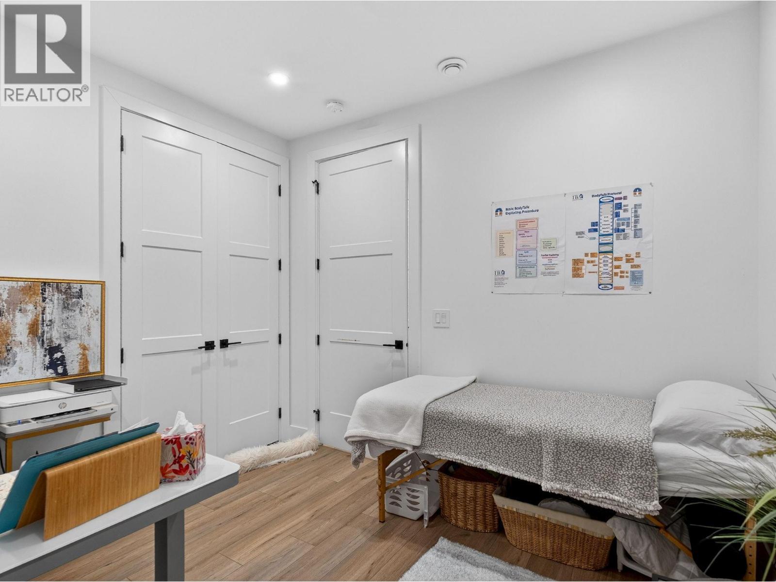 5300 Hedeman Court, Kelowna, BC - Indoor Photo Showing Bedroom