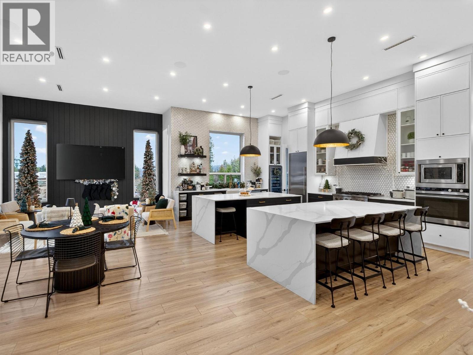 5300 Hedeman Court, Kelowna, BC - Indoor Photo Showing Kitchen With Upgraded Kitchen