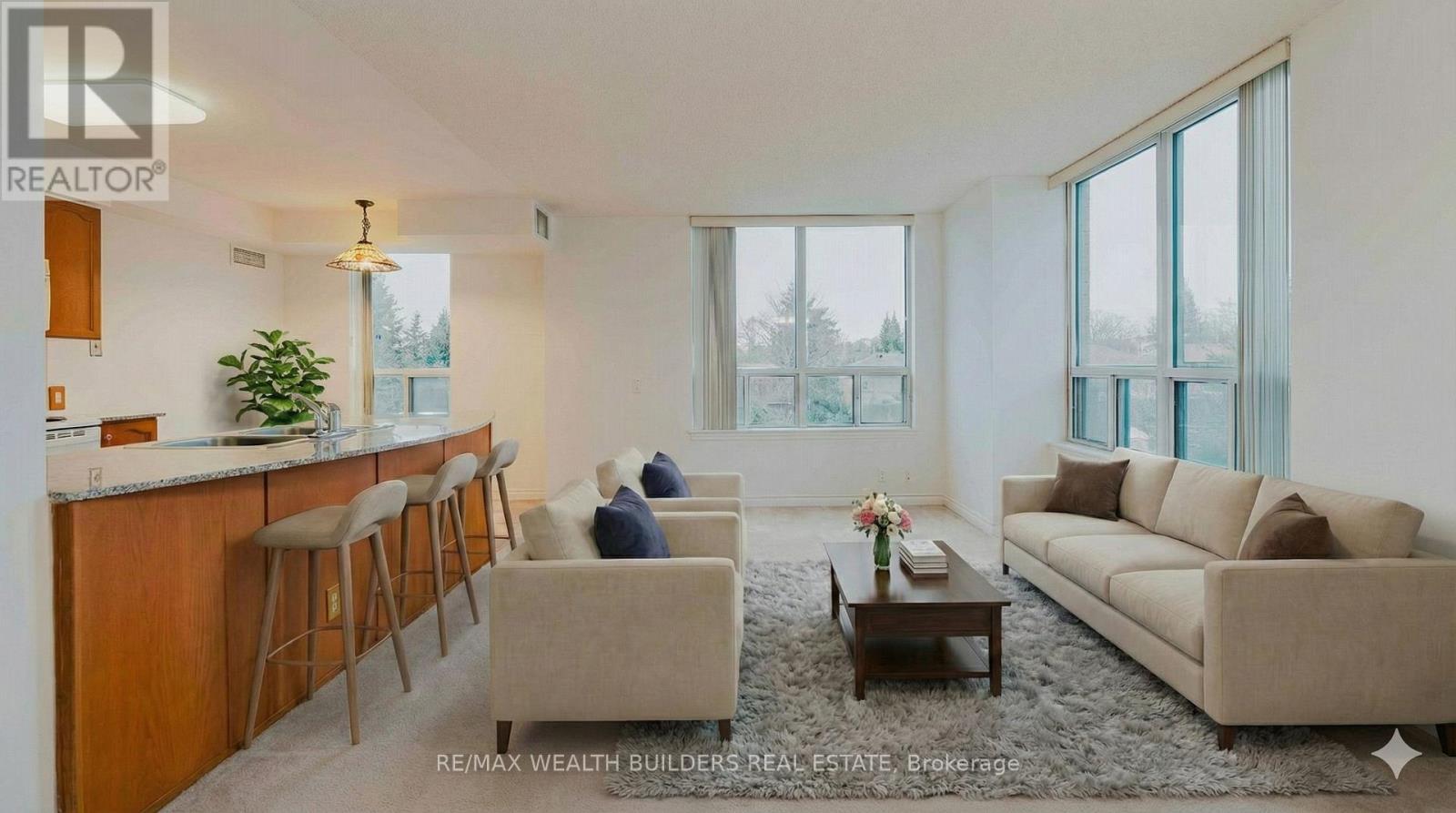 Living Area - 305 - 1720 Eglinton Avenue E, Toronto, ON - Indoor Photo Showing Living Room