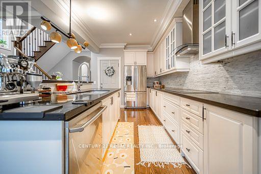 3095 Robert Brown Boulevard, Oakville, ON - Indoor Photo Showing Kitchen With Upgraded Kitchen