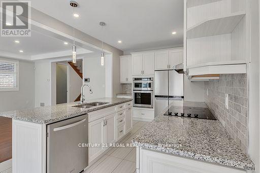 140 Cherryhurst Road, Oakville, ON - Indoor Photo Showing Kitchen With Stainless Steel Kitchen With Double Sink With Upgraded Kitchen
