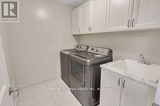 140 Cherryhurst Road, Oakville, ON - Indoor Photo Showing Laundry Room