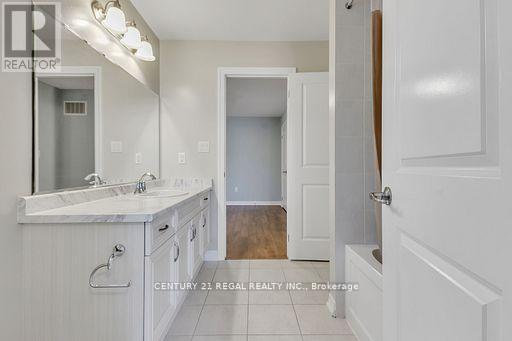 140 Cherryhurst Road, Oakville, ON - Indoor Photo Showing Bathroom