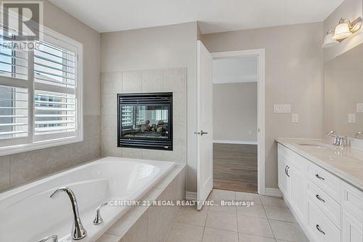 140 Cherryhurst Road, Oakville, ON - Indoor Photo Showing Bathroom