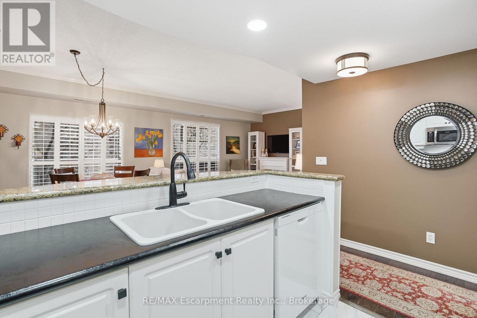 310 - 5188 Lakeshore Road, Burlington (Appleby), ON - Indoor Photo Showing Kitchen With Double Sink
