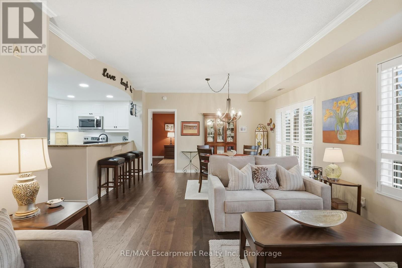 310 - 5188 Lakeshore Road, Burlington (Appleby), ON - Indoor Photo Showing Living Room