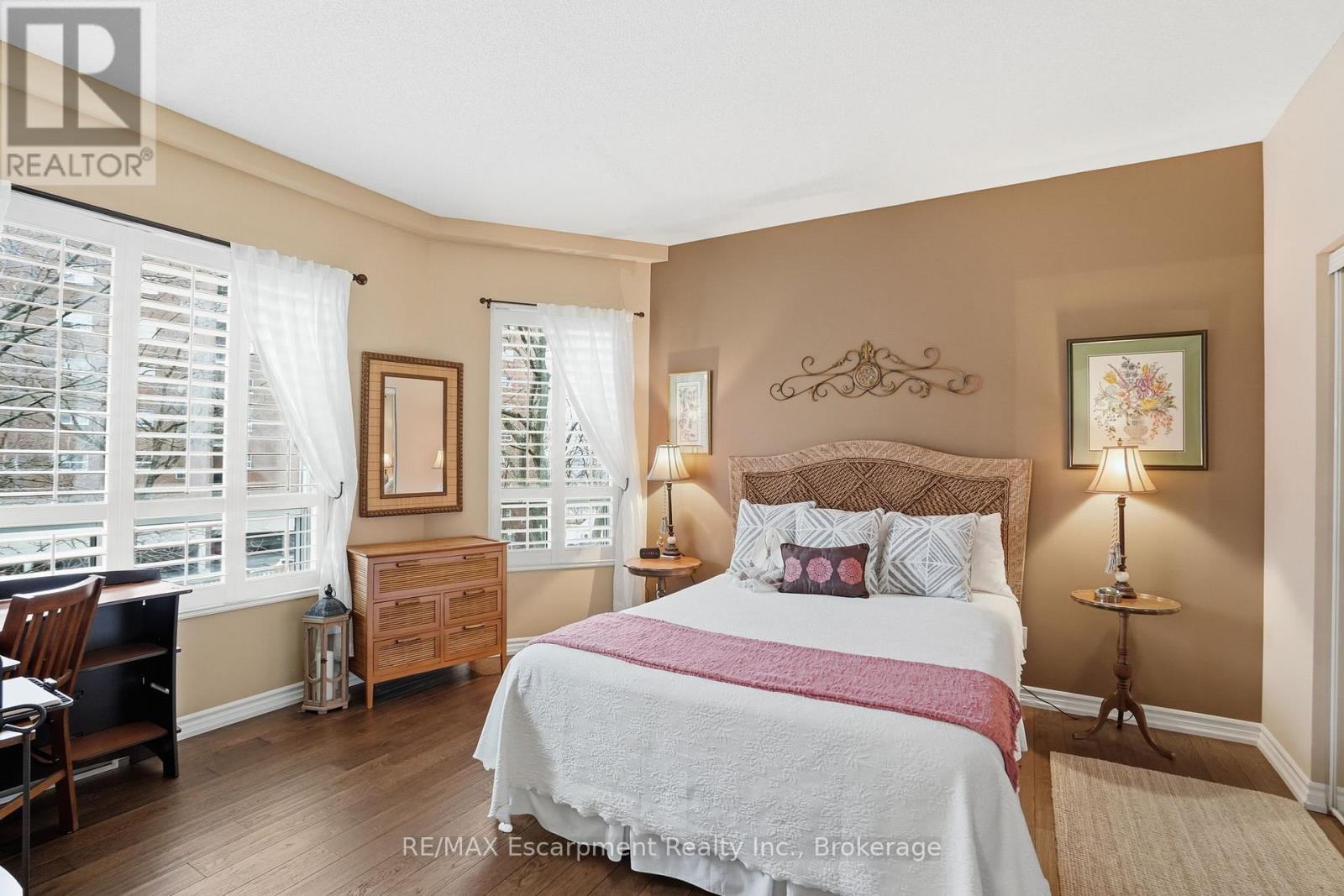 310 - 5188 Lakeshore Road, Burlington (Appleby), ON - Indoor Photo Showing Bedroom
