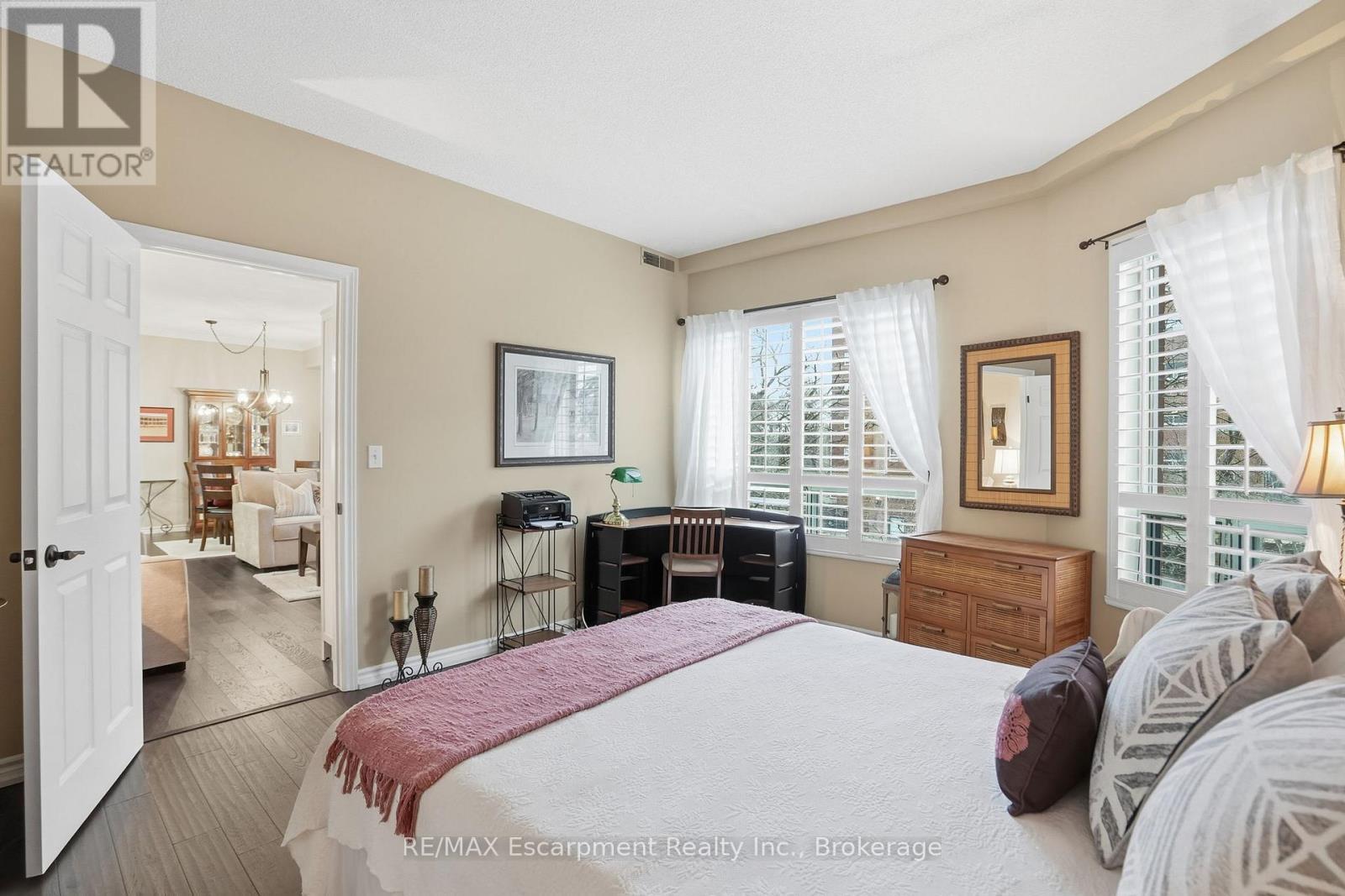 310 - 5188 Lakeshore Road, Burlington (Appleby), ON - Indoor Photo Showing Bedroom
