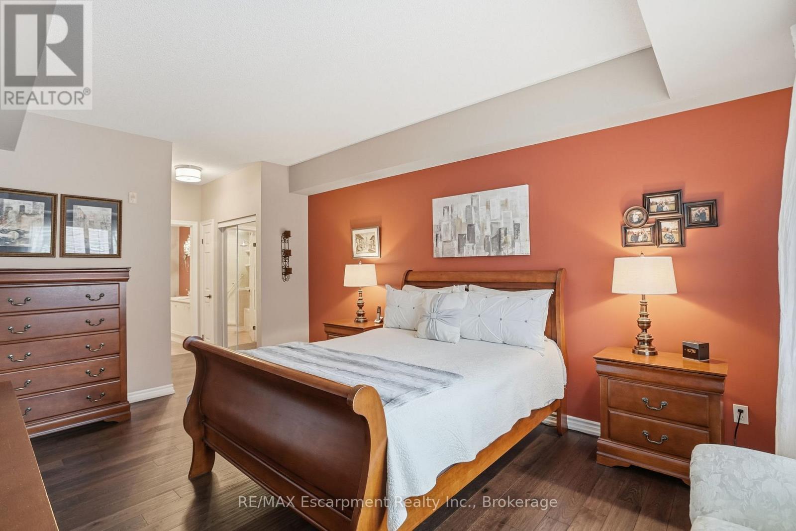 310 - 5188 Lakeshore Road, Burlington (Appleby), ON - Indoor Photo Showing Bedroom