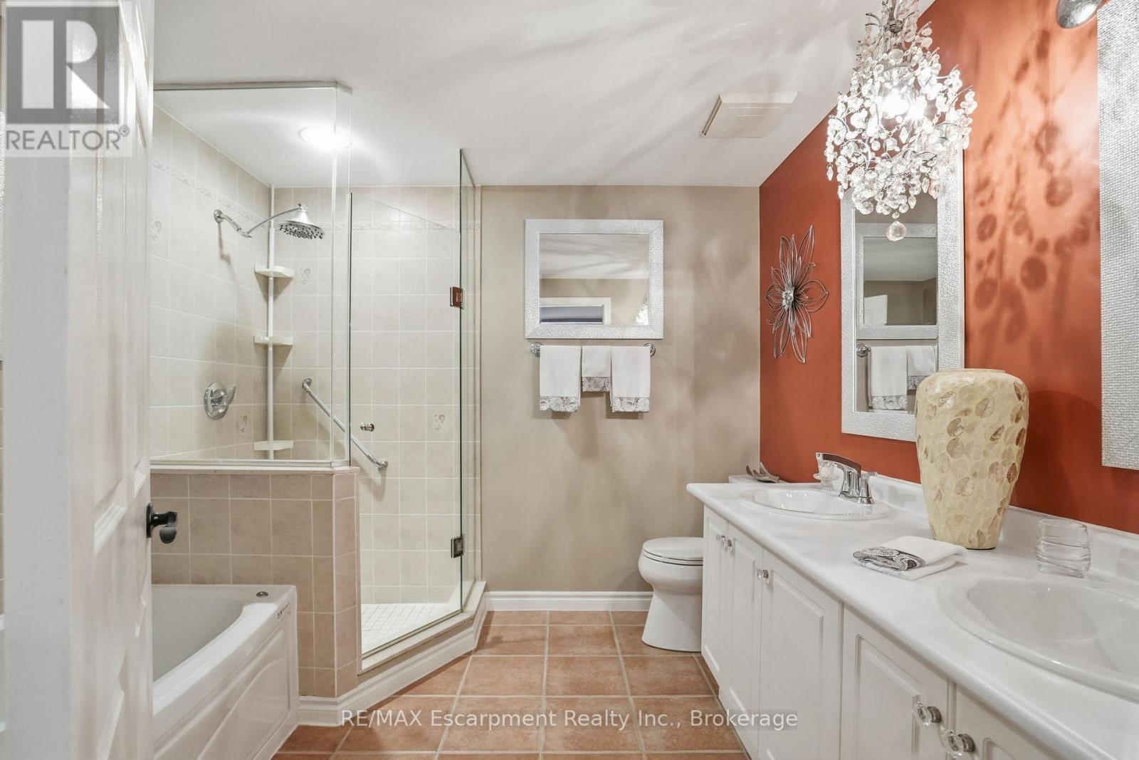 310 - 5188 Lakeshore Road, Burlington (Appleby), ON - Indoor Photo Showing Bathroom