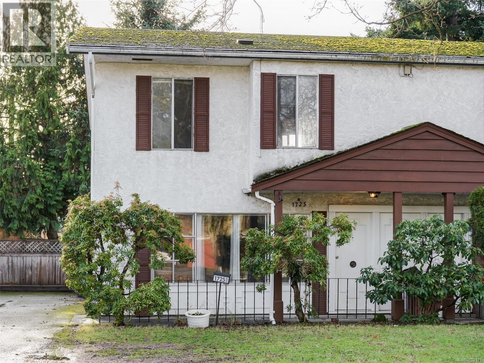 A & B 1725 Feltham Rd, Saanich, BC - Outdoor