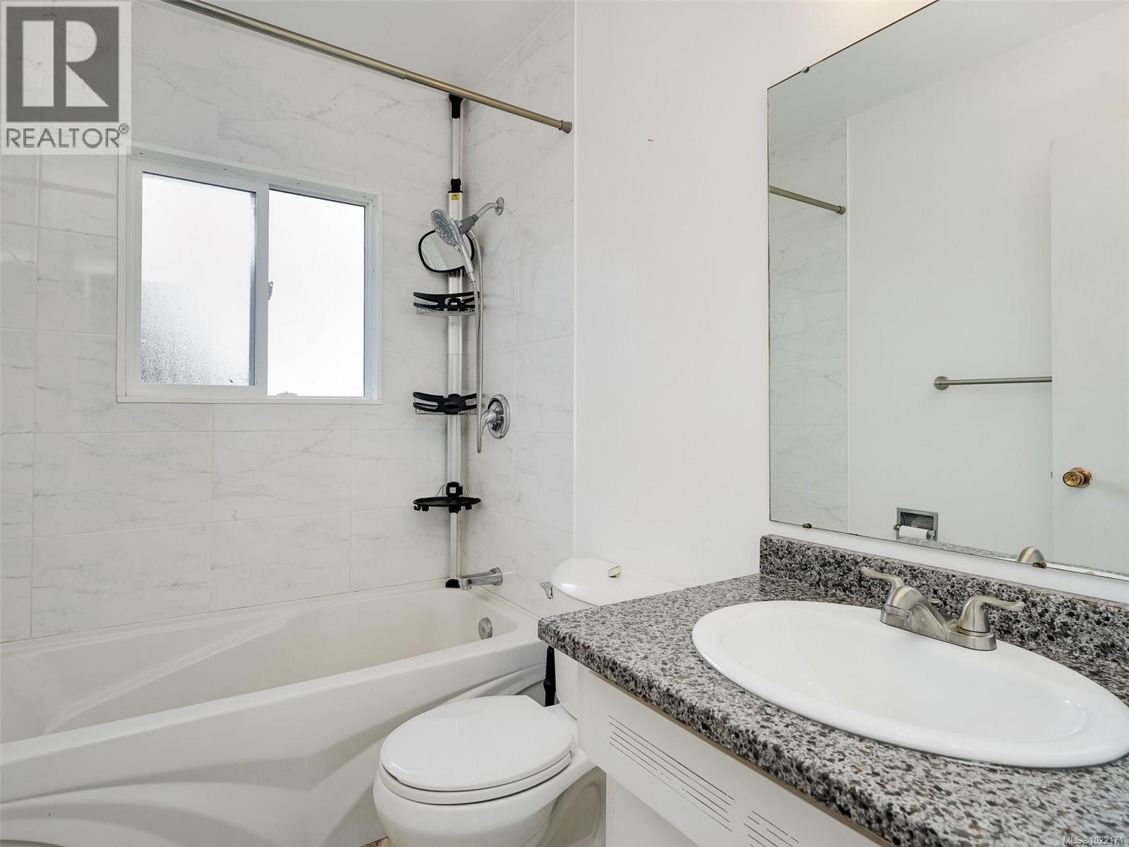 A & B 1725 Feltham Rd, Saanich, BC - Indoor Photo Showing Bathroom