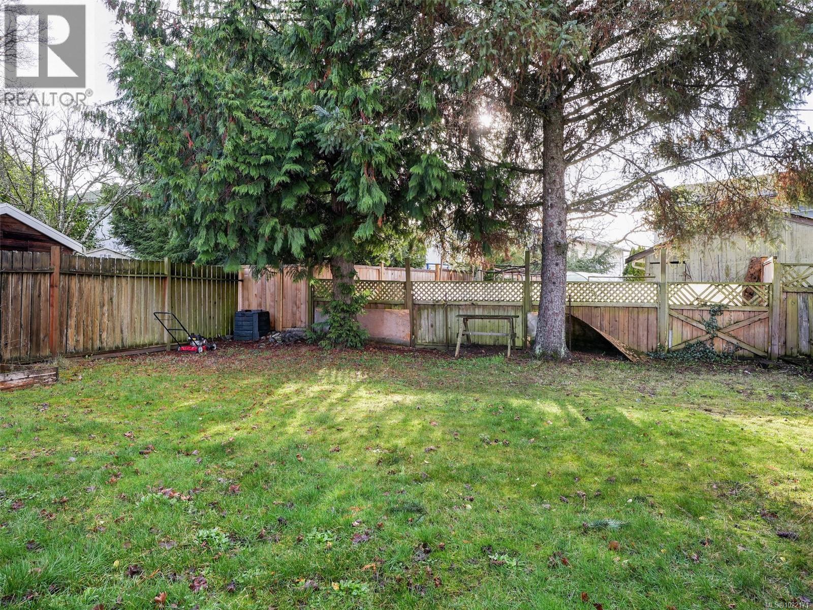 A & B 1725 Feltham Rd, Saanich, BC - Outdoor