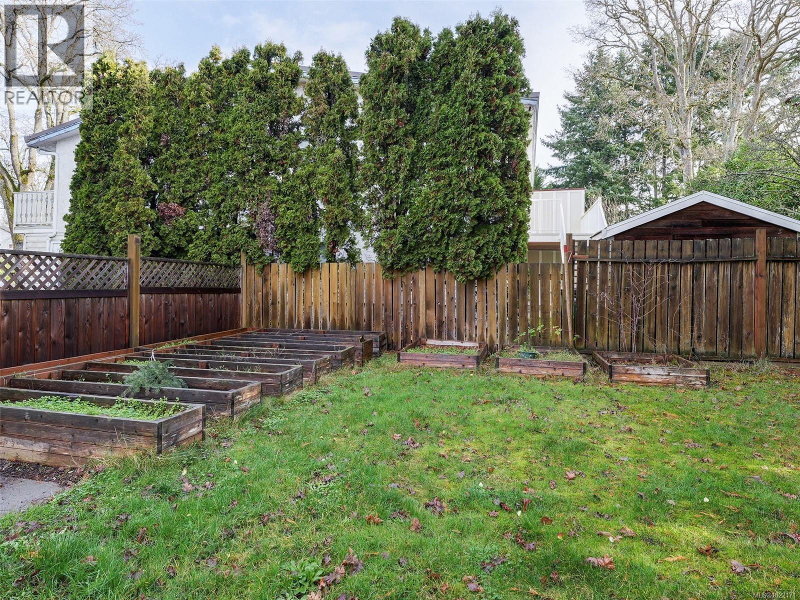 A & B 1725 Feltham Rd, Saanich, BC - Outdoor