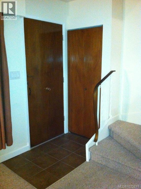 Side A - A & B 1725 Feltham Rd, Saanich, BC - Indoor Photo Showing Other Room