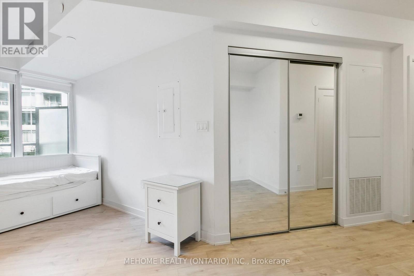301W - 27 Bathurst Street, Toronto, ON - Indoor