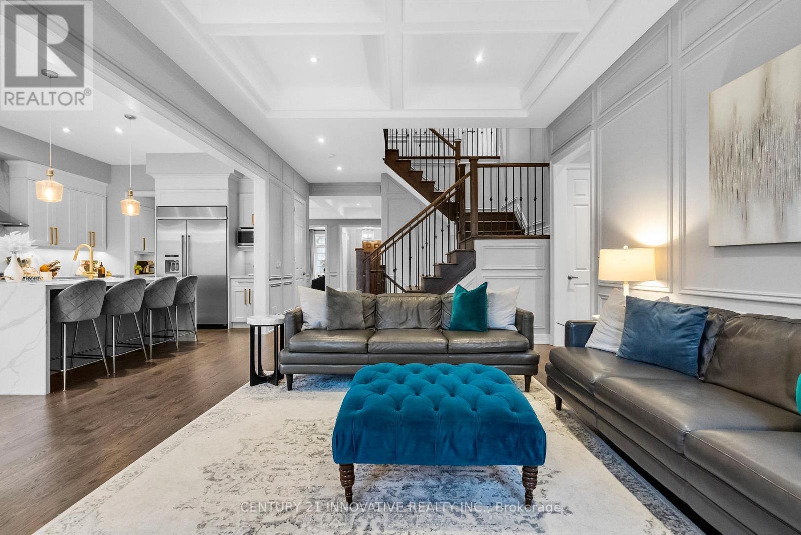 54 Blenheim Circle, Whitby, ON - Indoor Photo Showing Living Room
