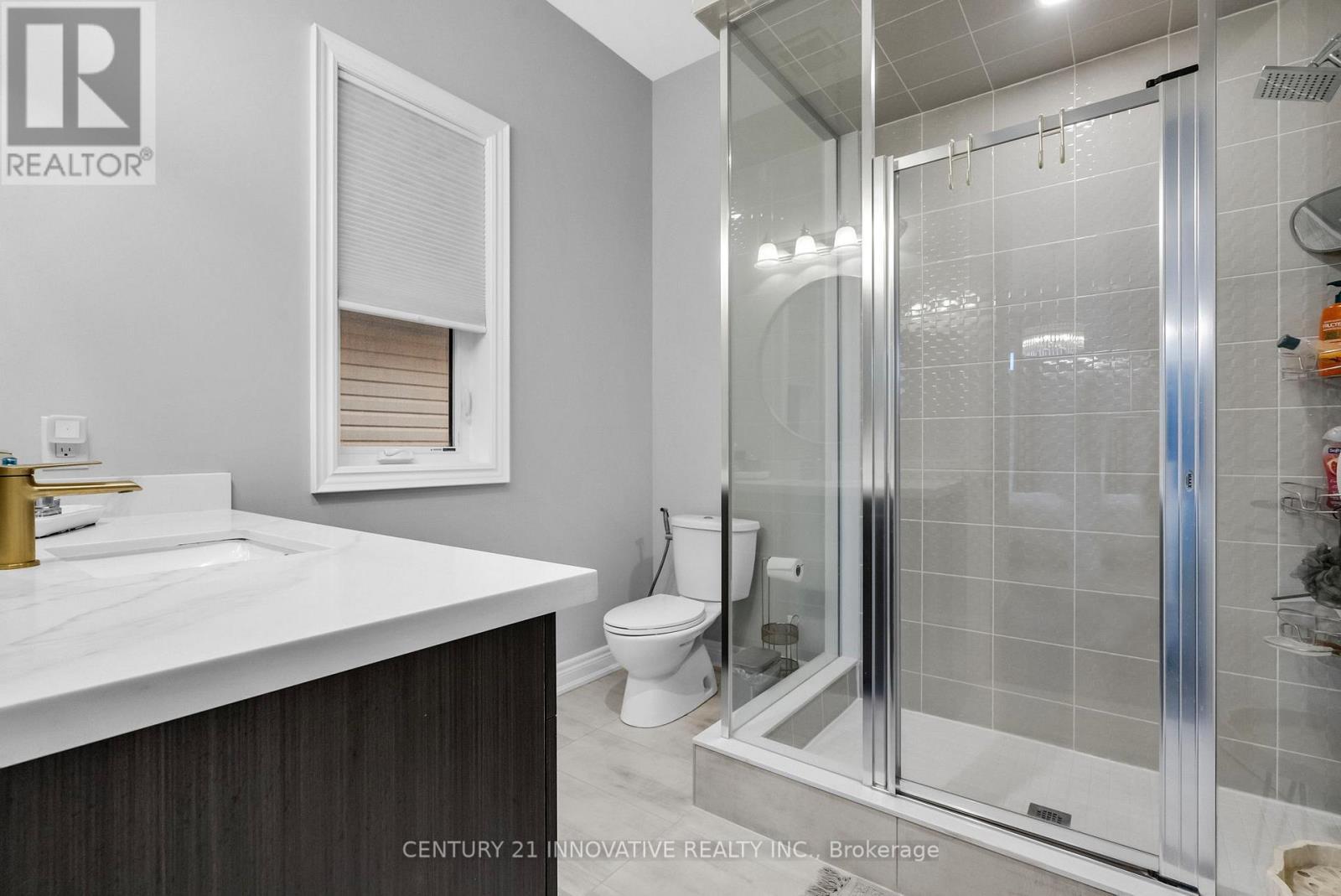 54 Blenheim Circle, Whitby, ON - Indoor Photo Showing Bathroom