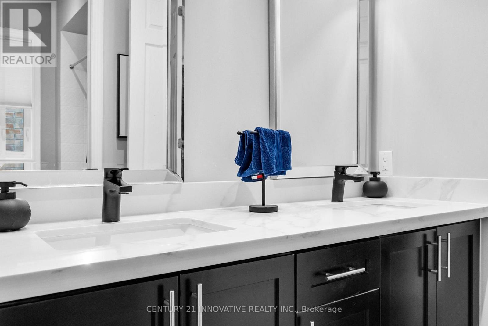 54 Blenheim Circle, Whitby, ON - Indoor Photo Showing Bathroom