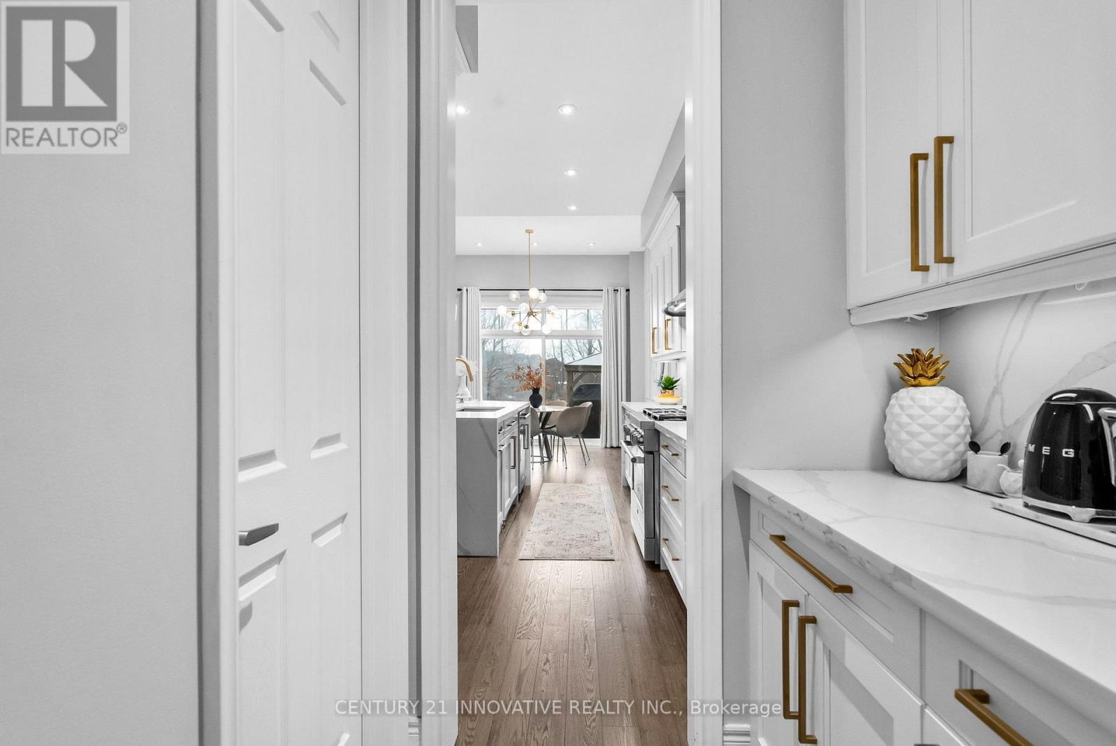 54 Blenheim Circle, Whitby, ON - Indoor Photo Showing Kitchen
